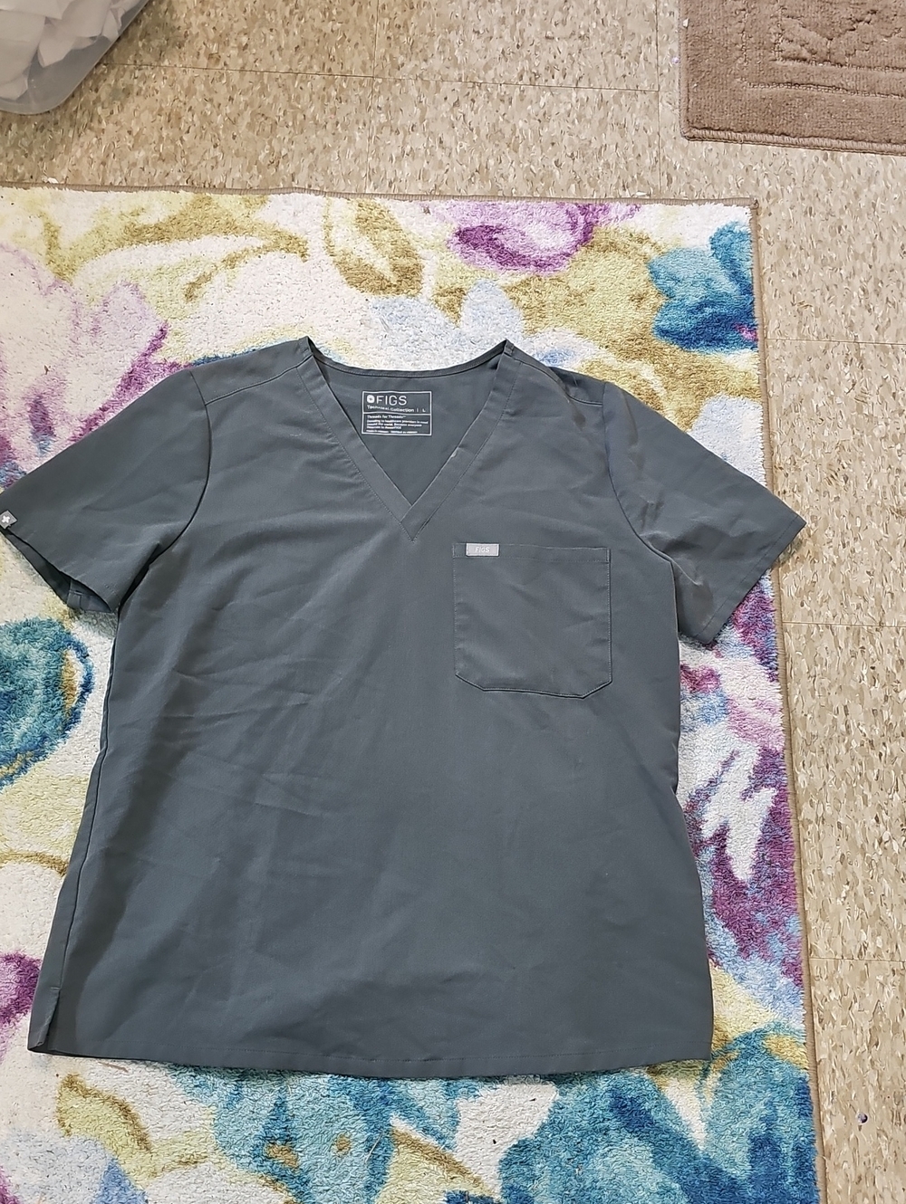 Figs Women's V-Neck Top in Slate From Technical Collection Size L